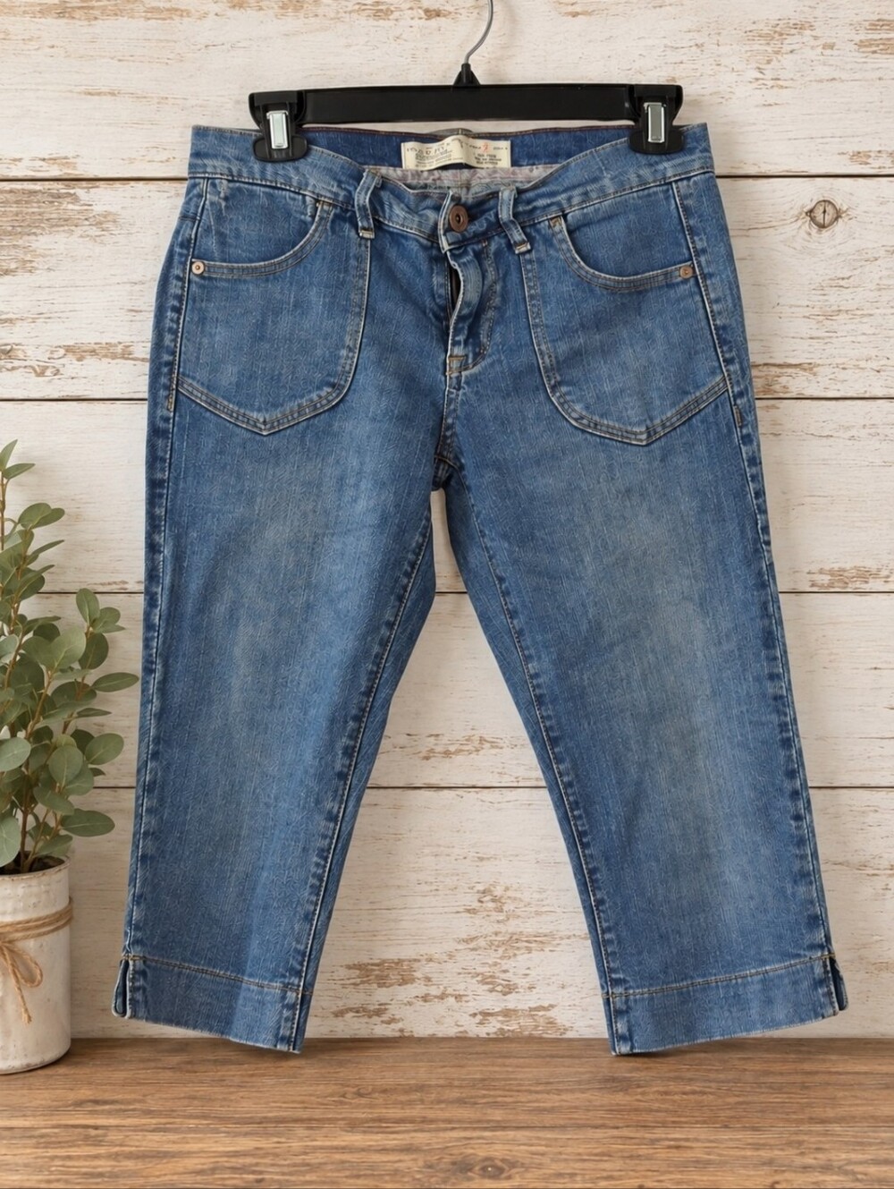 ✨ Old Navy Women’s Blue Denim Capri Jeans – Size 2 | Mid-Rise